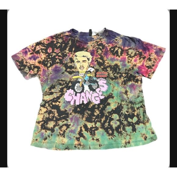 Justin Bieber Changes Motorcross Tie-Dye Tee - Picture 1 of 4